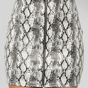 Snake Your Way Through Skirt- White/Grey
